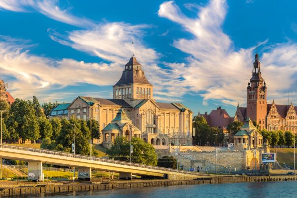 Więcej rejsów z Warszawy do Szczecina od LOT
